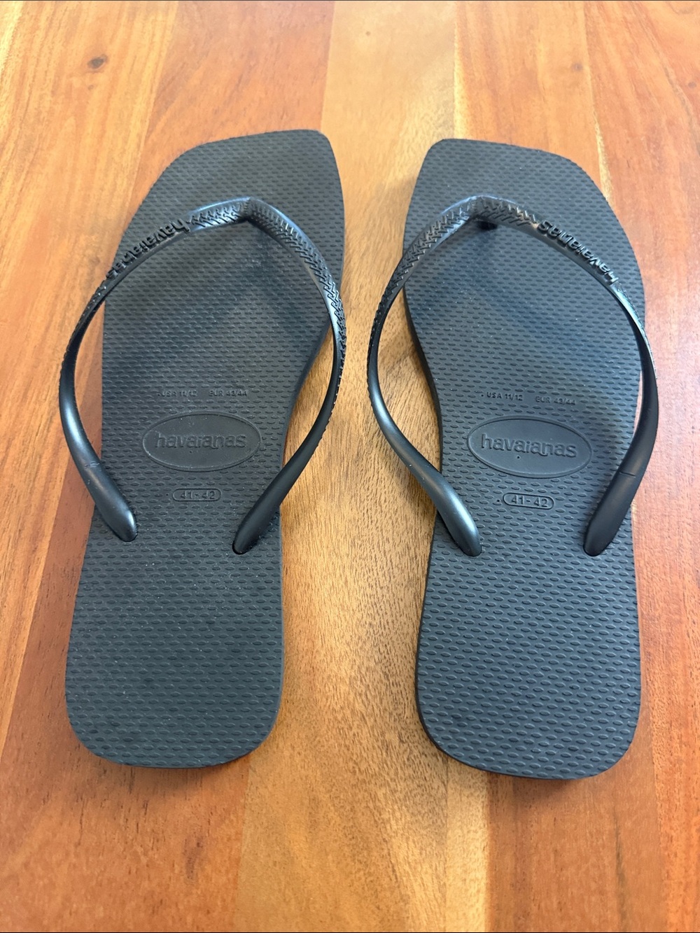 Havaianas Classic Slim Flip Flops in Black Size 41-42